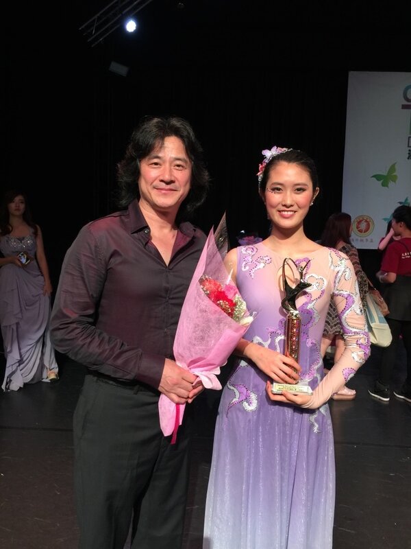 Irena Wan的出色表现得到大赛评委 著名舞蹈家李恒达的赞誉