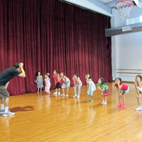 辛建老师的戏剧表演课增加了更多的舞台表演训练