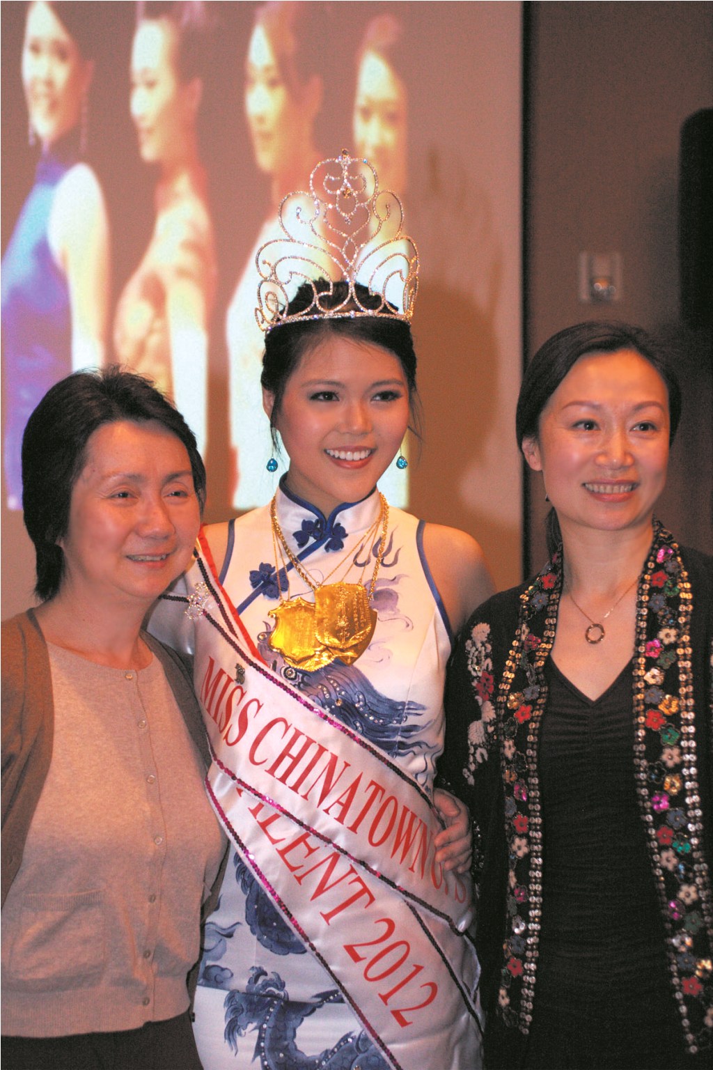 十四年的舞蹈成就了2012全美华埠小姐胡瑞欣的美丽和自信